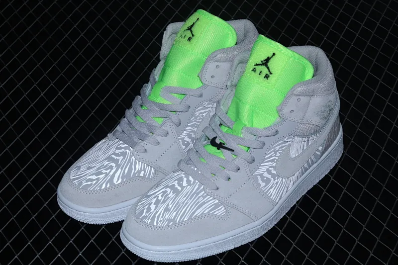 All categories Air Jordan Jordan series basketball shoes Air Jordan 1 Mid Air Jordan 1 Mid AJ1 Joe 1 sea salt fluorescent green CV3018-001